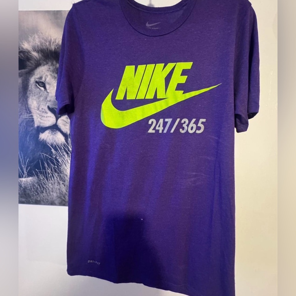 Nike sportwear t-shirt